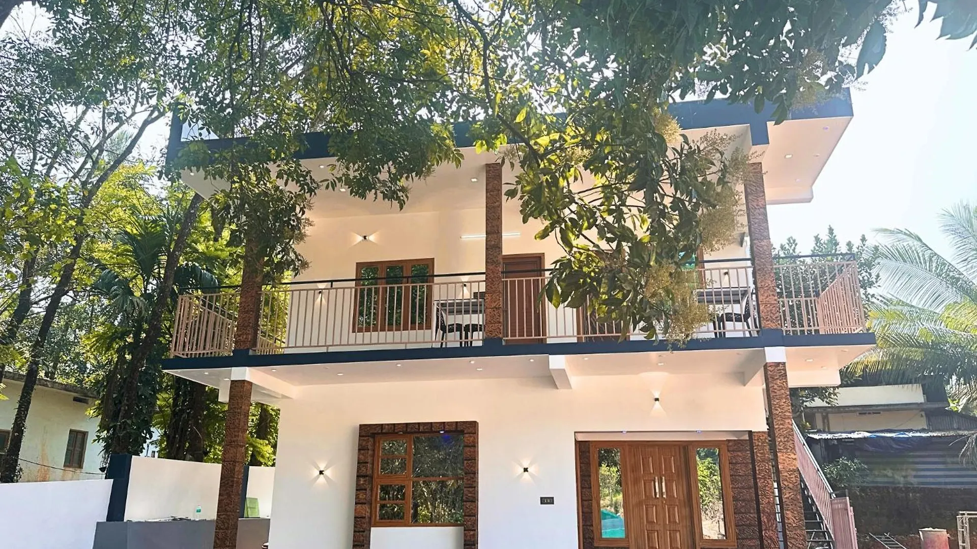 Chakkantharas Premium Villa contacts